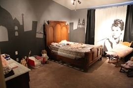 Full/Double Antique Empire Walnut Bed	69x65x80in	HxWxD