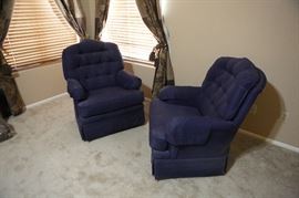 	▪	La-Z-Boy Plush Swivel Arm Chair #1	40x30x34in	HxWxD
	▪	La-Z-Boy Plush Swivel Arm Chair #2	40x30x34in	HxWxD