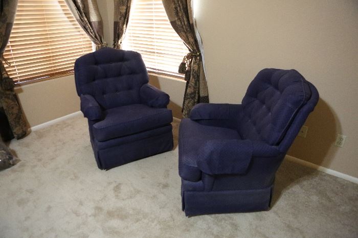 ▪ La-Z-Boy Plush Swivel Arm Chair #1 40x30x34in HxWxD
▪ La-Z-Boy Plush Swivel Arm Chair #2 40x30x34in HxWxD