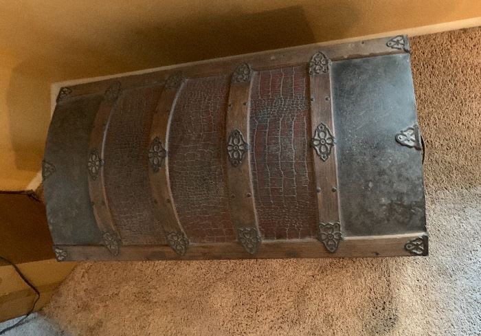 Antique Dome Top Alligator Print Trunk 23x34x18in HxWxD