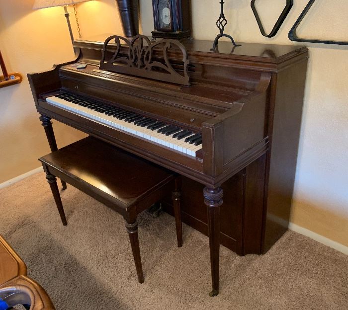 1956 Everett Upright Console Piano 40x59.5x25.25in HxWxD
