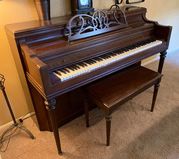 1956 Everett Upright Console Piano 40x59.5x25.25in HxWxD