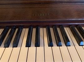 1956 Everett Upright Console Piano	40x59.5x25.25in	HxWxD