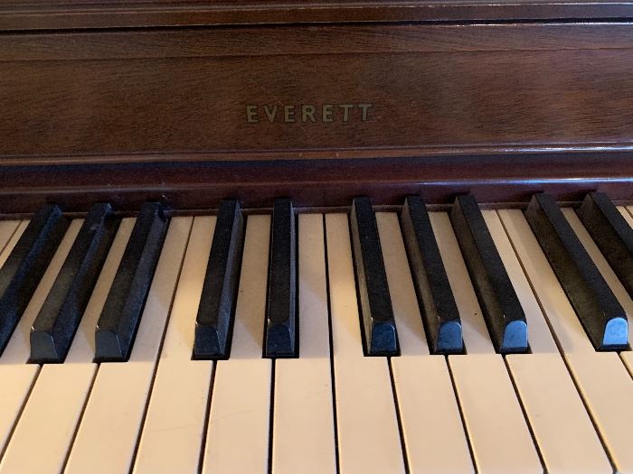 1956 Everett Upright Console Piano 40x59.5x25.25in HxWxD