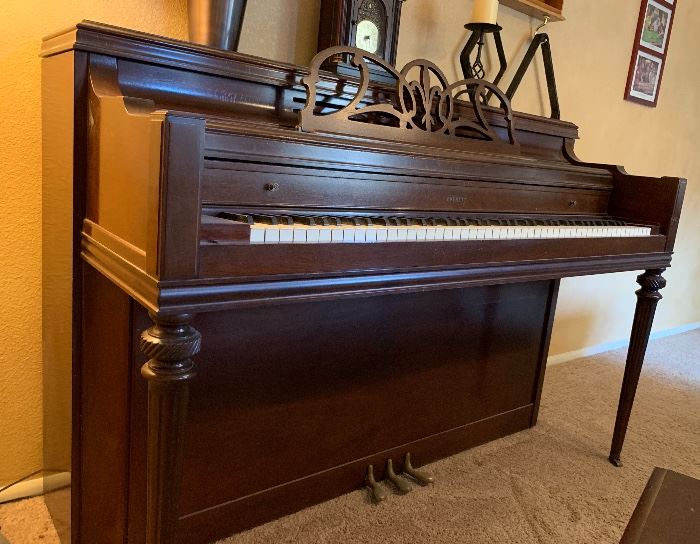 1956 Everett Upright Console Piano 40x59.5x25.25in HxWxD