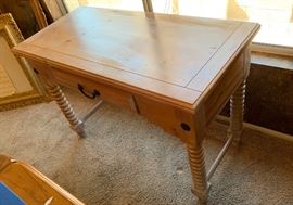 Grand Canyon SFC Whitewash Pine Desk	31x45x21inD	HxWxD