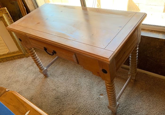 Grand Canyon SFC Whitewash Pine Desk 31x45x21inD HxWxD