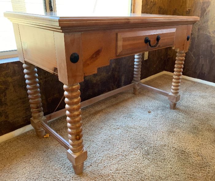Grand Canyon SFC Whitewash Pine Desk 31x45x21inD HxWxD