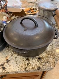 Lodge 8 Cast Iron Dutch Oven Lidded Pot