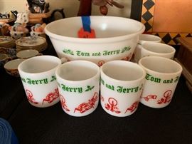 Tom and Jerry Punch Bowl Set Hazel Atlas Milk Glass 1 bowl 4 cups	
