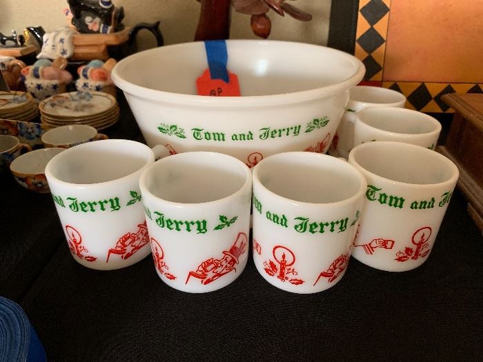 Tom and Jerry Punch Bowl Set Hazel Atlas Milk Glass 1 bowl 4 cups