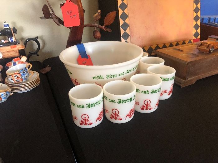 Tom and Jerry Punch Bowl Set Hazel Atlas Milk Glass 1 bowl 6 cups