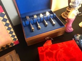 39 piece Community Silverplate Flatware Set w/ Case	 