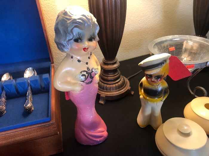 ▪ Vintage chalkware carnival prize 1930‘s sailor
▪ Vintage Chalkware 1930’s carnival prize May West?