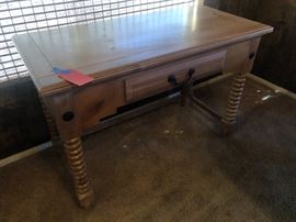 Grand Canyon SFC Whitewash Pine Desk	31x45x21inD	HxWxD