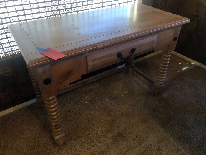 Grand Canyon SFC Whitewash Pine Desk 31x45x21inD HxWxD