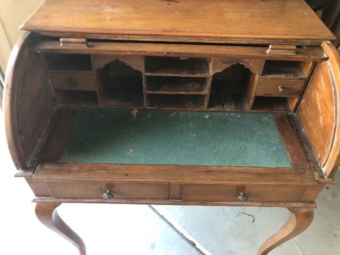Cabriole Leg Roll Top Desk AS-IS 44x35x23in HxWxD
