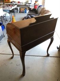 Cabriole Leg Roll Top Desk AS-IS 44x35x23in HxWxD