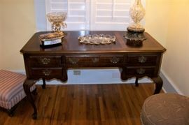 Pretty mahogany desk