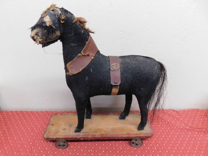 Small Victorian Horse Pull Toy
