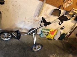 Collapsible Golf Caddy