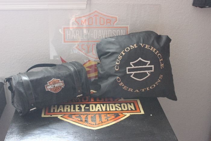 Harley Davidson Table, Rolling tool bag, Street Glide CVO bike cover