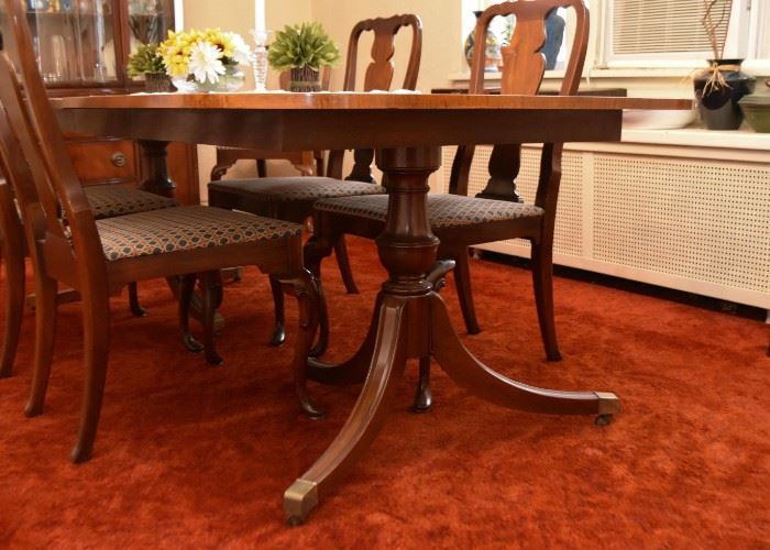 Beautiful Mahogany Double Pedestal Dining Table with 2 Leaves