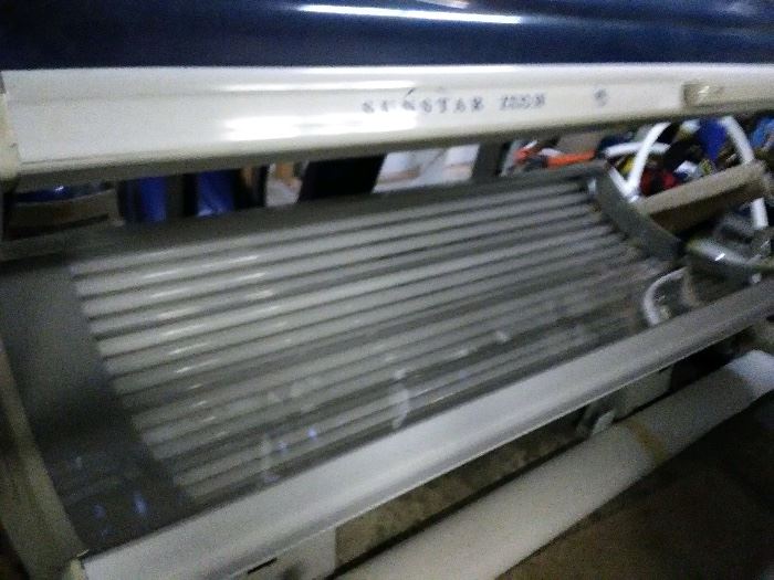 SUNSTAR zx323f commercial tanning bed. Newer bulbs with face tanners. 2 spare acrylics. 