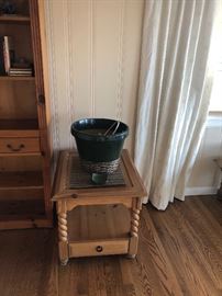 Basset Furniture end table - also have a matching coffee table for sale