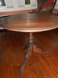  SMALL ROUND ANTIQUE TABLE