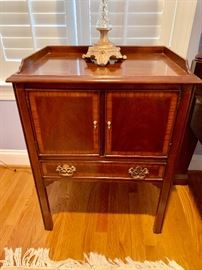Drexel Heritage 18th Century Classic Banded Mahogany Nightstand commode (1 of 2)