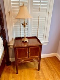 Drexel Heritage 18th Century Classic Banded Mahogany Nightstand commode (2 of 2)