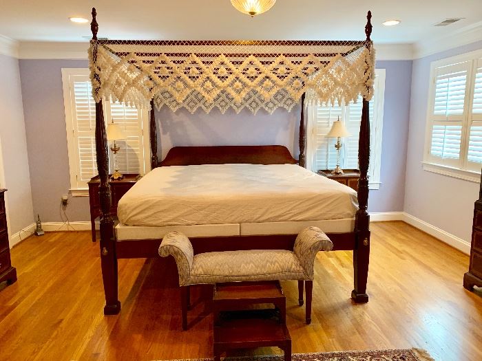 Drexel Heritage 18th Century Classic Banded Mahogany king size bedroom set  - Mattress and box spring NOT for sale