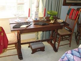 Beautiful unique table with self storing leaf