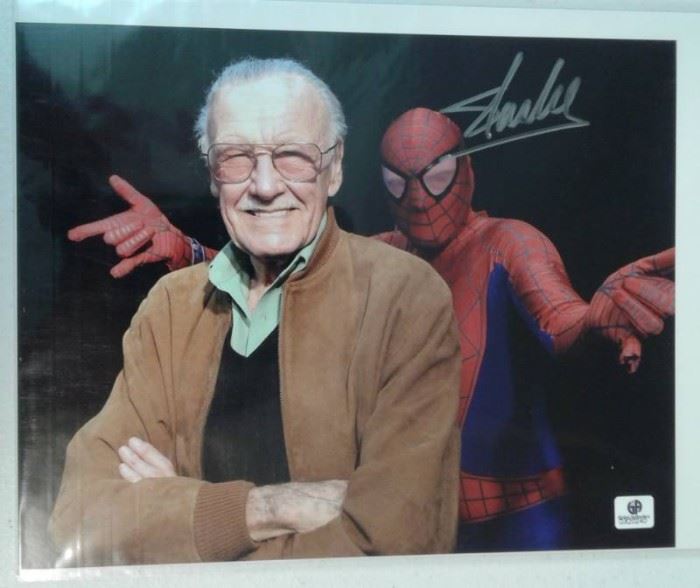 Signed Stan Lee 8x10 Photograph with Spiderman Pho ...