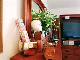 bedroom décor items