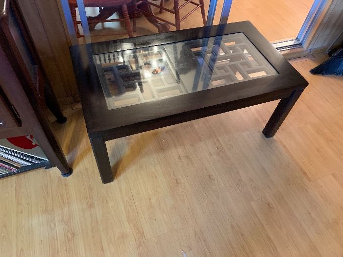 Dark Wood/Glass Coffee Table	18x43x24in	HxWxD