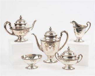Lot 8: Wallace Sterling 'La Reine' Tea Set