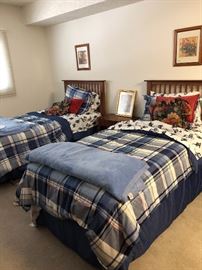 Bedding for Twin Beds - Skater pattern bedding - great for the kids in your life 