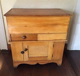 Atq Commode, (Circa 1800)