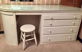 Retro Vanity Dresser