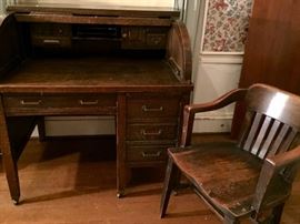 Roll Top Desk (Circa 1900)