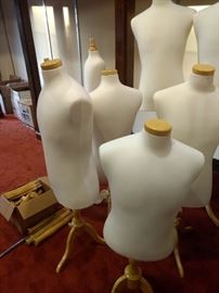 Many mannequins ready to dressed up!!