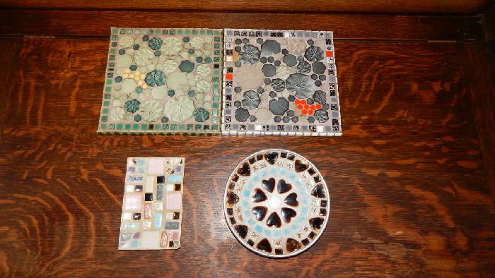 COLLECTION OF TILE DECOR