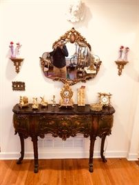 lovely Italian commode/console table (no drawers)