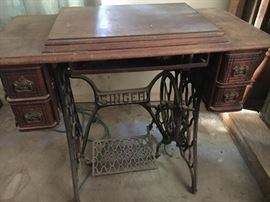 Old Foot Pedal Singer Sewing Machine!