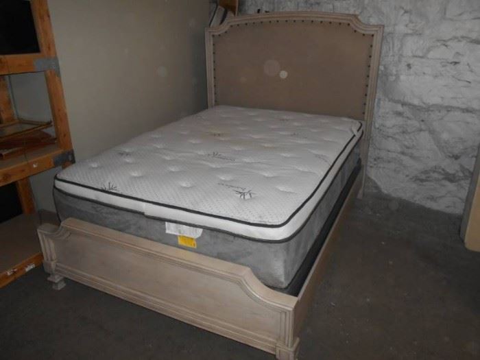 Bed with Queen Size Pillowtop Mattress