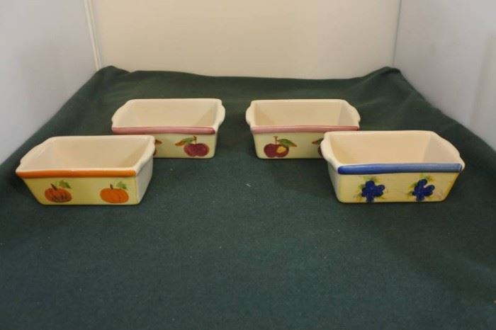 Set of 4 Cute Bread Baking Pans with Fruit on Side