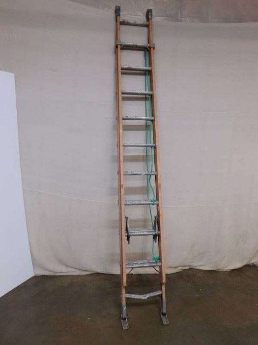 18 Foot Fiberglass Ladder