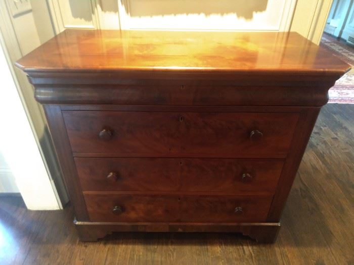 I'll get better pics of the top of this chest - the wood is gorgeous!